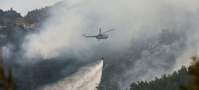 İzmir’de orman yangınına havadan müdahale yapıldı