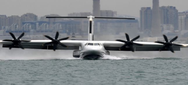 Çin’in yeni uçağı AG600 ilk uçuşunu yaptı