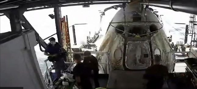 NASA astronotları SpaceX kapsülü ile Dünya’ya döndü