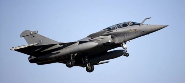 Hindistan savaş uçaklarını Çin sınırına konuşlandırdı