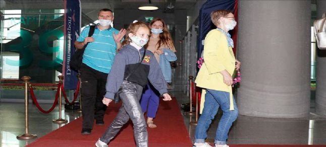 Ruslar uçuşların açılması ile Türkiye’ye geldi