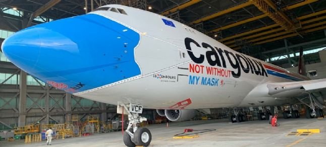 Boeing 747 maske takıyor