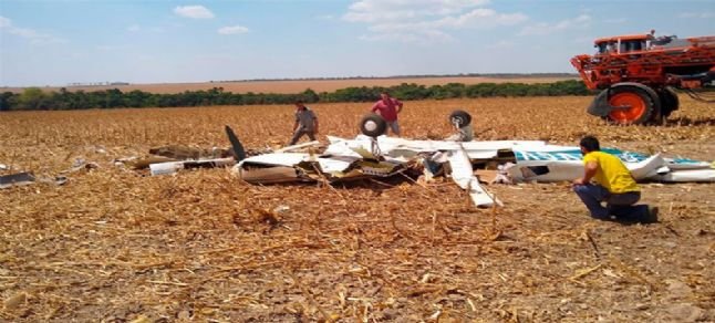 Uçak mısır tarlasına düştü
