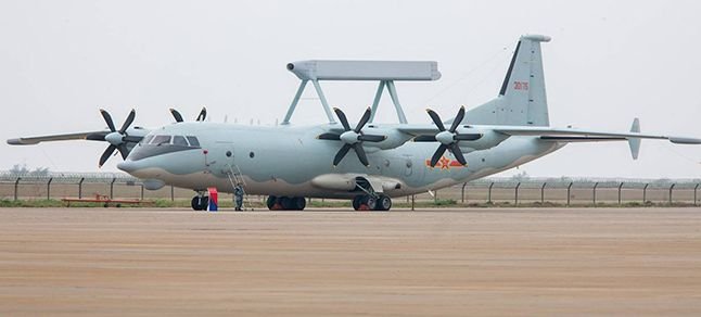 Dev askeri uçak hava sahasını ihlal etti!