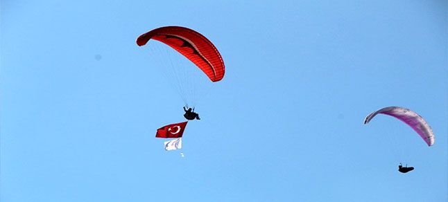 Bingöl 2 bin 500 rakımda yamaç paraşütü keyfi