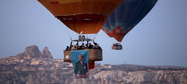 Balonlar, Türk bayrağı ve Atatürk posterleriyle uçtu