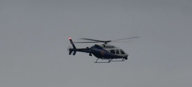 Polis helikopteriyle saygı duruşu