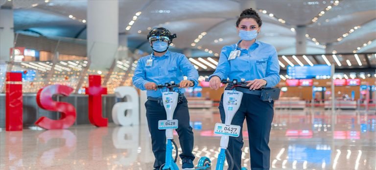 İstanbul Havalimanı’ndaki Hijyen Takımı’na özel üniforma