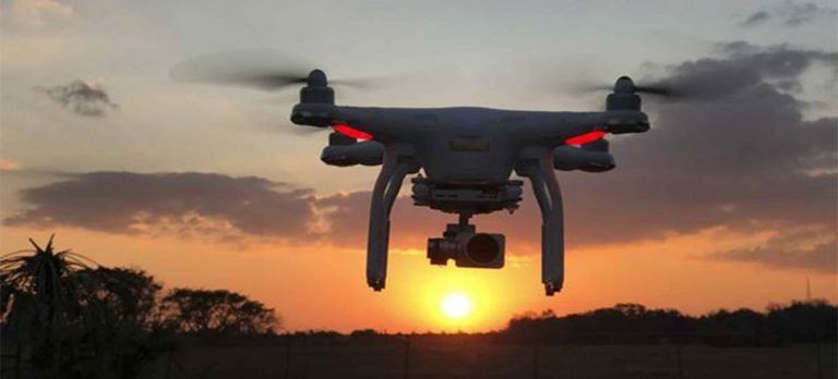 Küçük dronları sokaklarda gece uçurabilecekler!