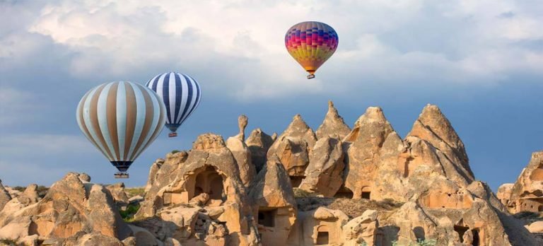 Kapadokya’da balonlar hava koşulları nedeniyle havalanamıyor