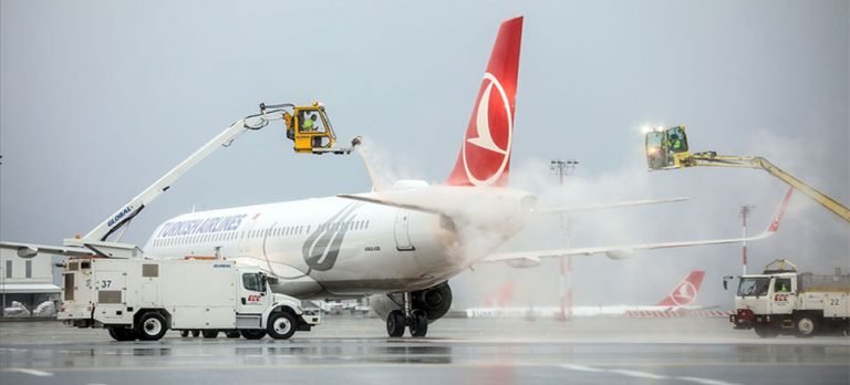 THY uçaklarına buzlanmaya karşı ‘de-icing’ önlemi