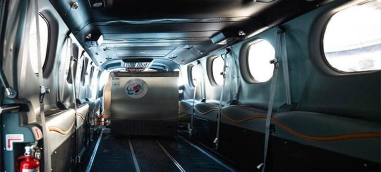 Yolcu uçağı devasa bir dondurucuya dönüştürüldü