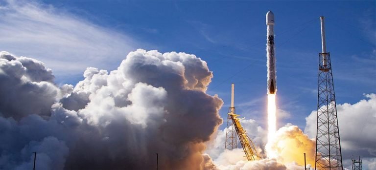 SpaceX Tam 143 uydu birden fırlattı