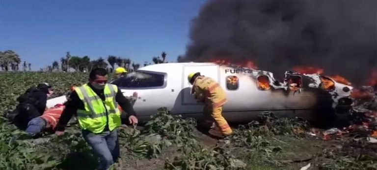 Meksika’da askeri uçak düştü