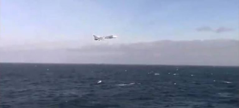 Rus savaş uçağından Amerikan destroyerine taciz