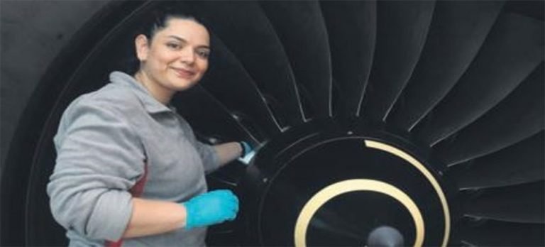 Uçak bakımına kadın eli değdi