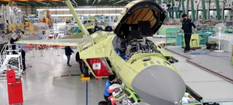 Güney Kore Savaş uçağının motorları takıldı