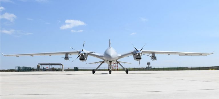 Bayraktar Akıncı TİHA ilk atış testinde 12’den vurdu