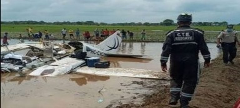 Ekvador’da küçük uçak düştü: 6 ölü