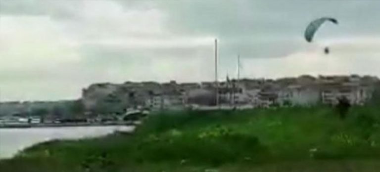 Kısıtlamada paramotorla uçuş yaptılar