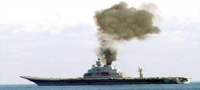 Uçak gemisinde yine yangın çıktı