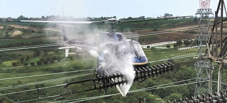 Yüksek gerilim hattında helikopterli temizlik