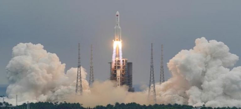 Çin’in uzaya gönderdiği roketin gövdesi kontrolden çıktı