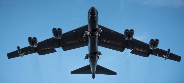 Bombardıman uçağı engellendi