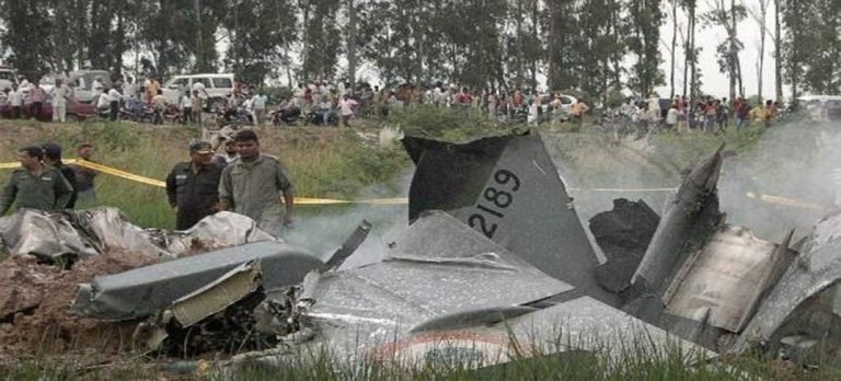 Hindistan’da askeri eğitim uçağı düştü: 1 ölü