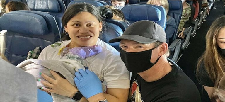 Hamile olduğunu bilmeyen kadın uçakta doğum yaptı