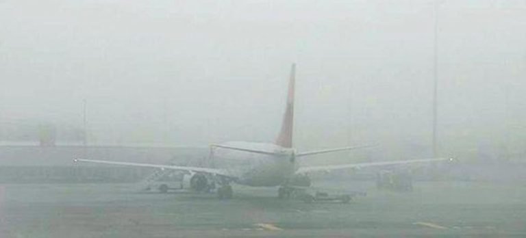 Bazı uçak seferlerine “sis” engeli