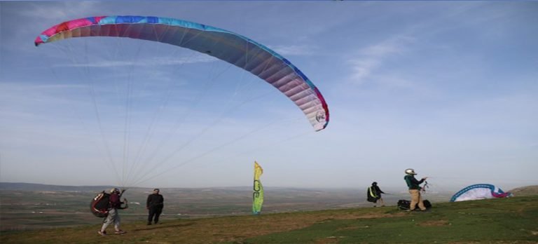 Yamaç paraşütü eğitimleri yoğun ilgi görüyor