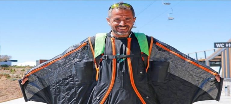 İşten eve “uçarak” gidiyor