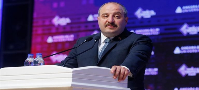 Bakan Varank: Dünya F-35’leri değil savaşan İHA’larımızı konuşacak