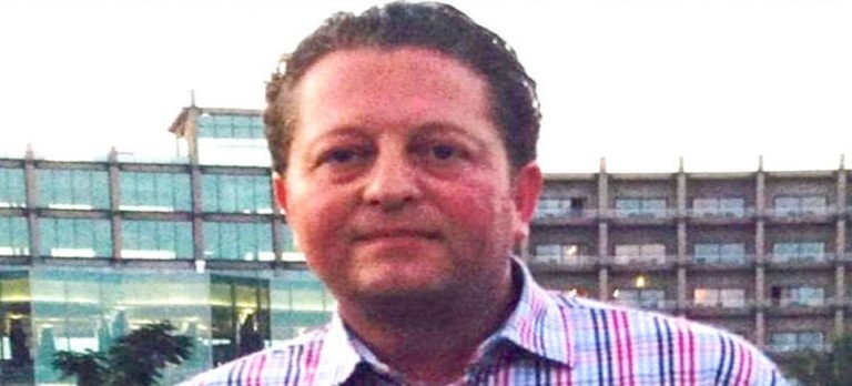 Pasaport süresini tartışırken bir anda yere yığıldı!