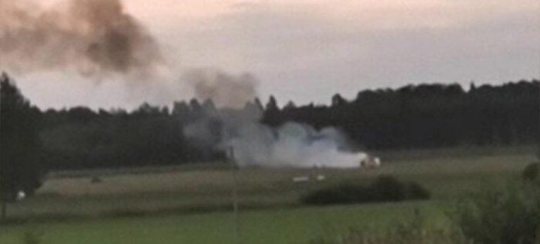 İsveç’te, içinde 9 kişinin bulunduğu uçak düştü