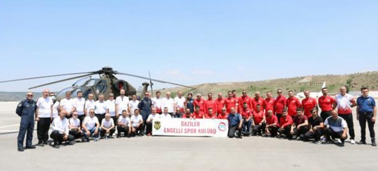 Emniyet teşkilatı gazileri, hava araçlarıyla Ankara turu yaptı