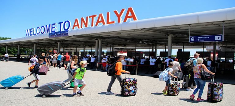 Antalya Havalimanı’nda tarihi yoğunluk