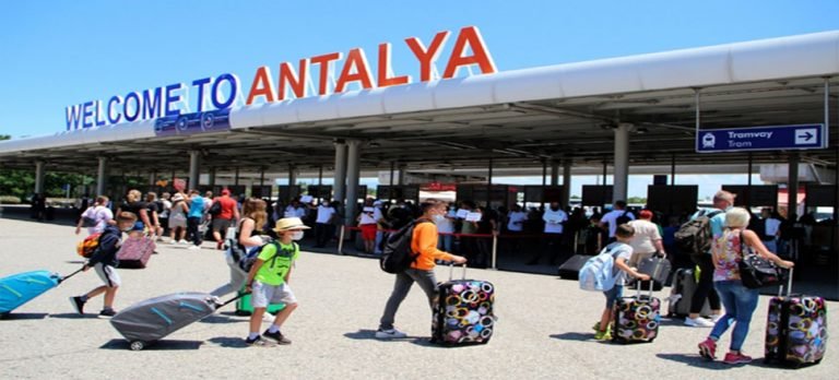 Antalya’ya gelen turist sayısı 3 milyonu geçti