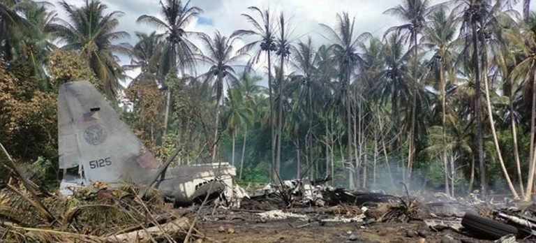 Filipinler’de düşen askeri uçağın kara kutusu bulundu