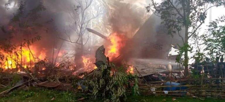 Filipinler’de askeri uçak düştü..Çok sayıda ölü var!