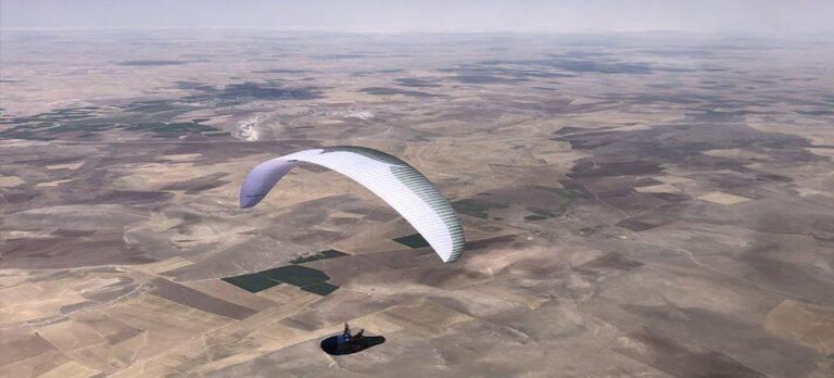 Paraşütle Türkiye rekoru: 9 saat boyunca 375 kilometre uçtular