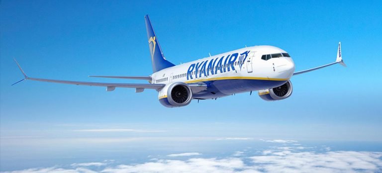 Uçuş sırasında yolcu hayatını kaybetti, uçak acil iniş yaptı