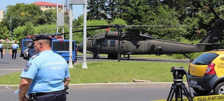 Helikopter caddenin ortasına indi!