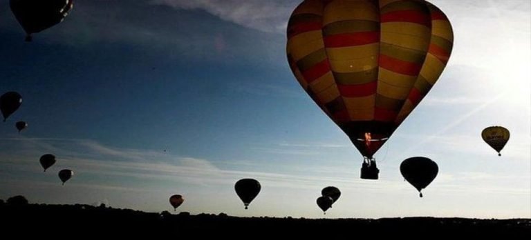 Yeni Zelanda’da inişe geçen sıcak hava balonu zemine çarptı