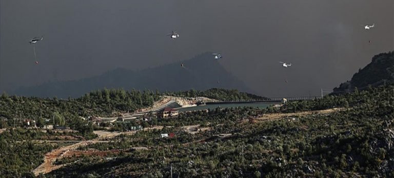 Gündoğmuş’taki yangına havadan yoğun müdahale edildi