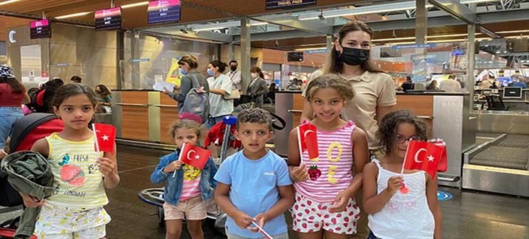 İSG 30 Ağustos Zafer Bayramı dolayısıyla Türk bayrağı hediye edildi