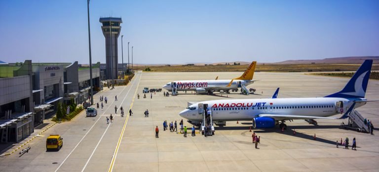 Şanlıurfa GAP Havalimanı’nda elektrikler kesildi