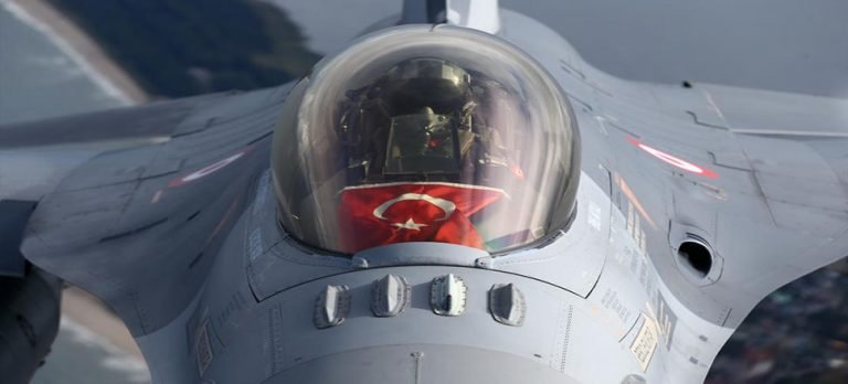 Türk F-16 savaş uçakları Polonya semalarında
