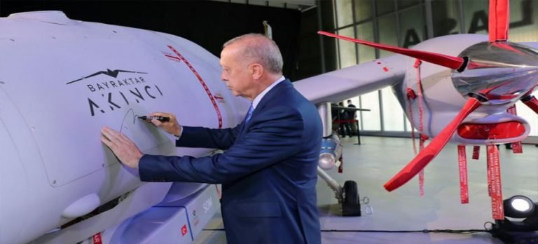 Cumhurbaşkanı Erdoğan Akıncı TİHA’ya ilk imzayı attı